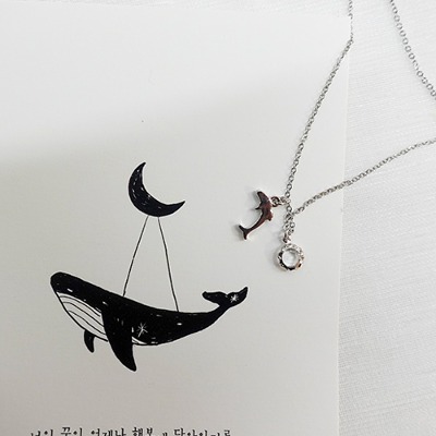 Show Me Your Fortune Whale Necklace (Silver)